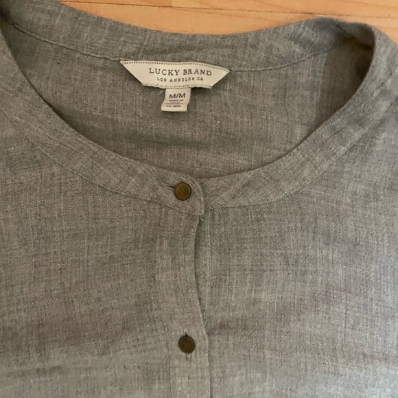 LUCKY BRAND Light Gray Baby Doll Boho Top Size M Women Casual Flowy AE14 - Picture 2 of 3